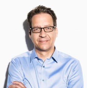 FDP_RGB_SB_Portrait_03_289_tonwert-1-287×300